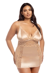 Front view of LAURA SOFT CUP PLUS SIZE BABYDOLL