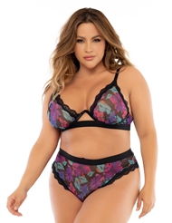 Front view of DREAM FLOWER PLUS SIZE BRA AND PANTY SET