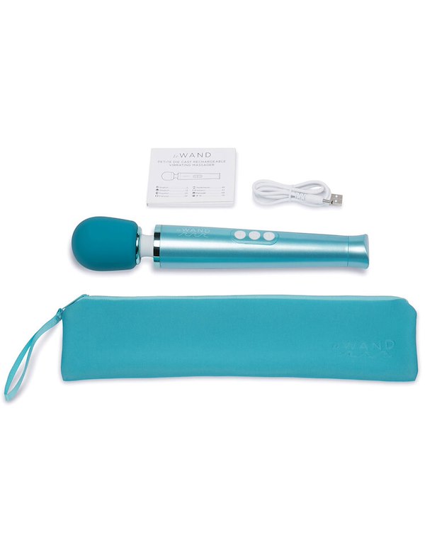 LE WAND DIVE SUBMERSIBLE RECHARGEABLE VIBRATING MASSAGER ALT3 view Color: BL