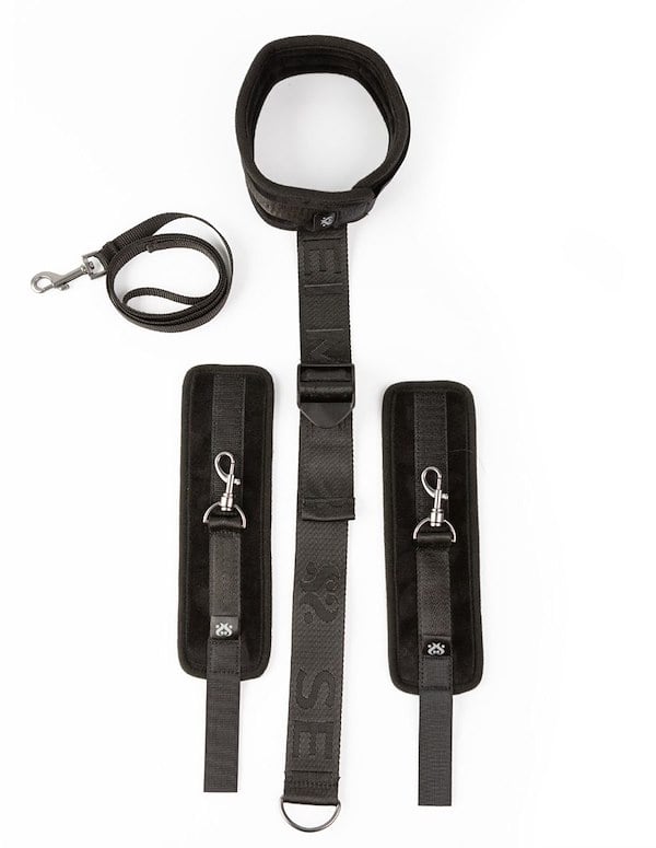 Sei Mio - Neck Firmly In Check - Adjustable Neck & Wrist Restraint Kit ALT1 view Color: BK