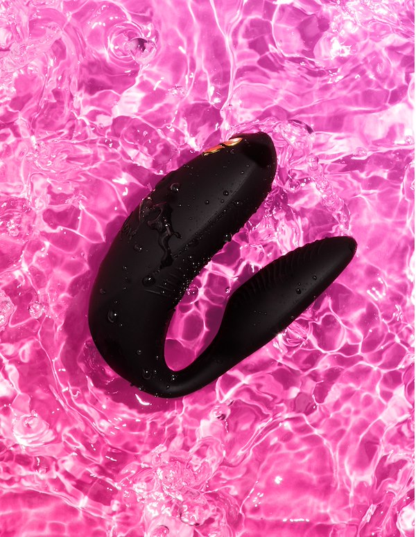 WE-VIBE CHORUS PRO COUPLES TOY IN BLACK ALT13 view Color: BK