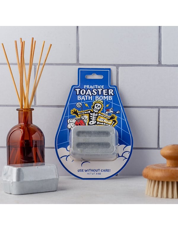 TOASTER BATH BOMB ALT3 view Color: BL