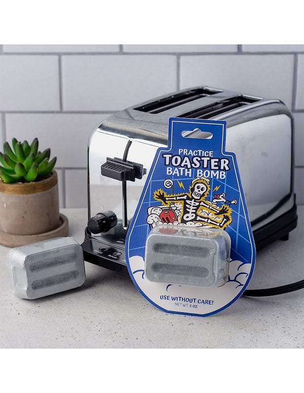 TOASTER BATH BOMB ALT4 view Color: BL