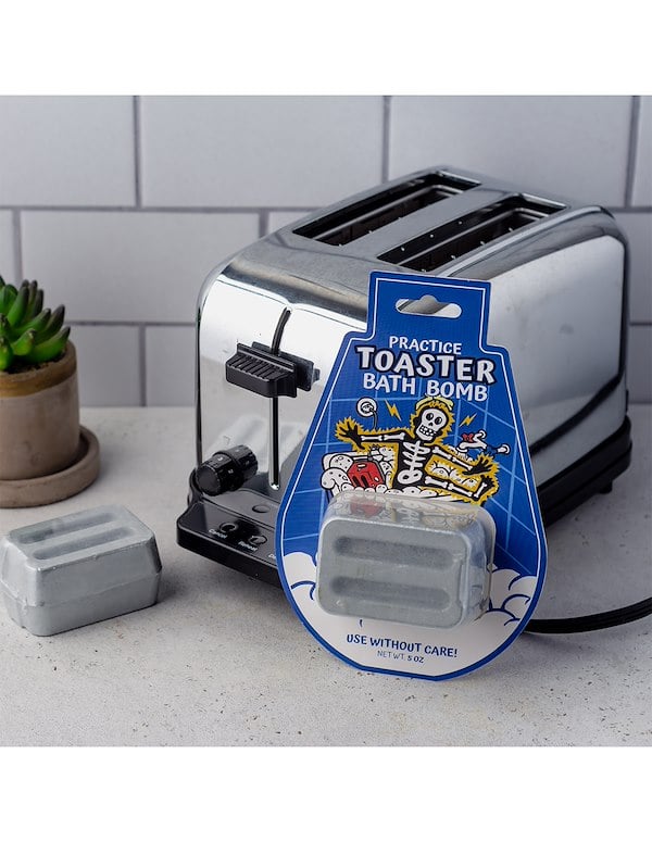 TOASTER BATH BOMB ALT5 view Color: BL