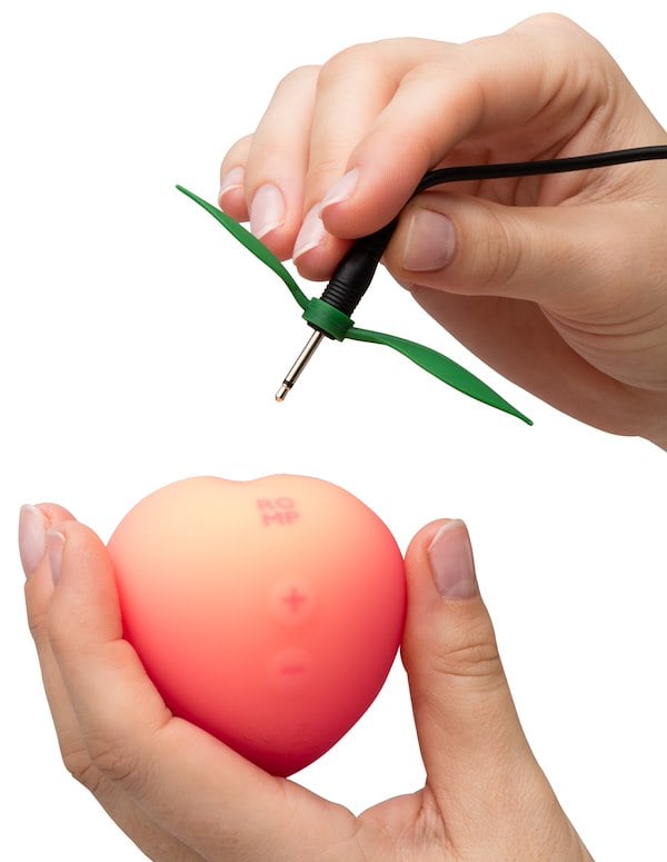 ROMP PINK PEACH PLEASURE AIR CLITORAL MASSAGER ALT2 view Color: PK