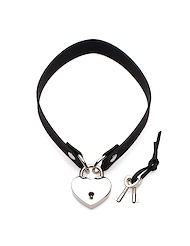 Front view of LOCK-IT HEART CHOKER